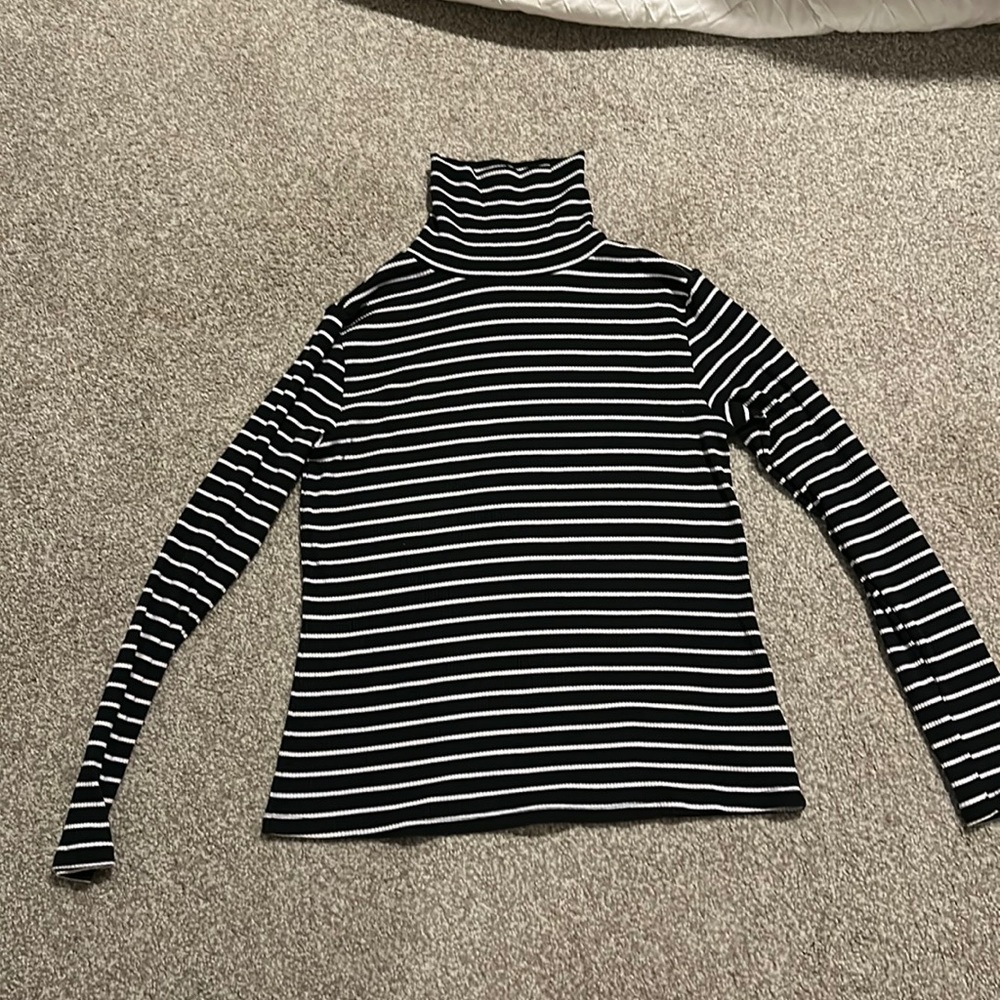 Old Navy long sleeve turtle neck- large